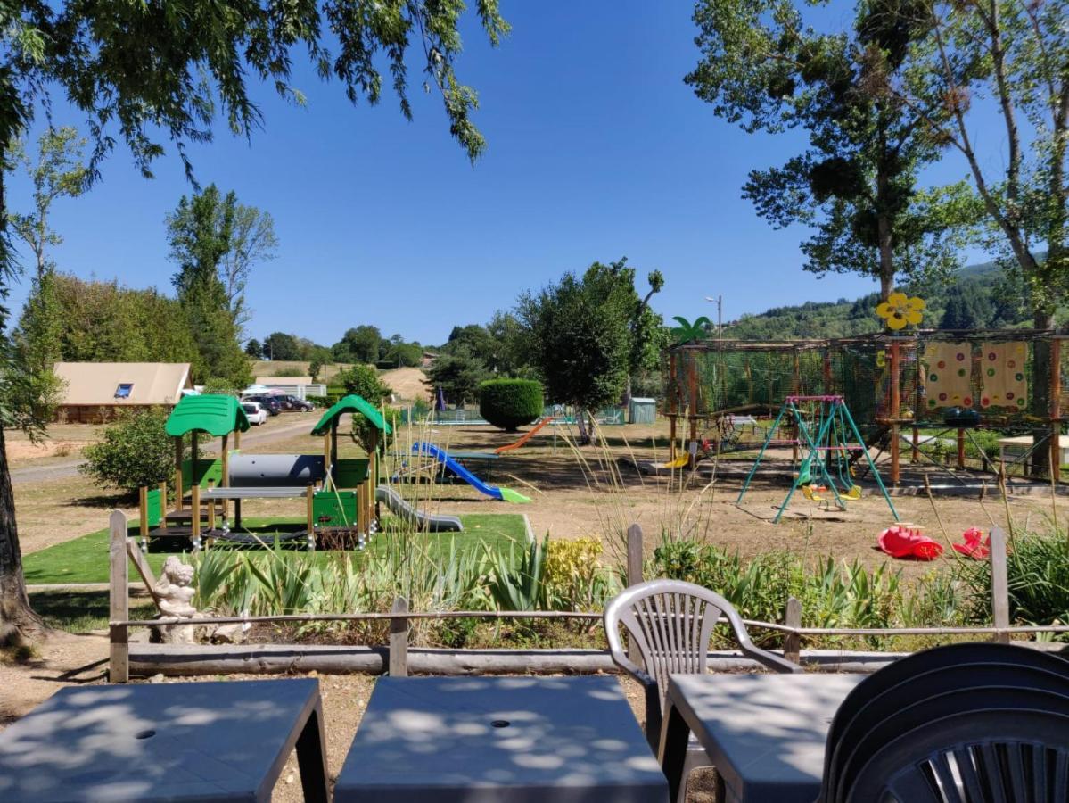 Camping " Le Grun De Chignore" Vollore-Ville Exterior photo