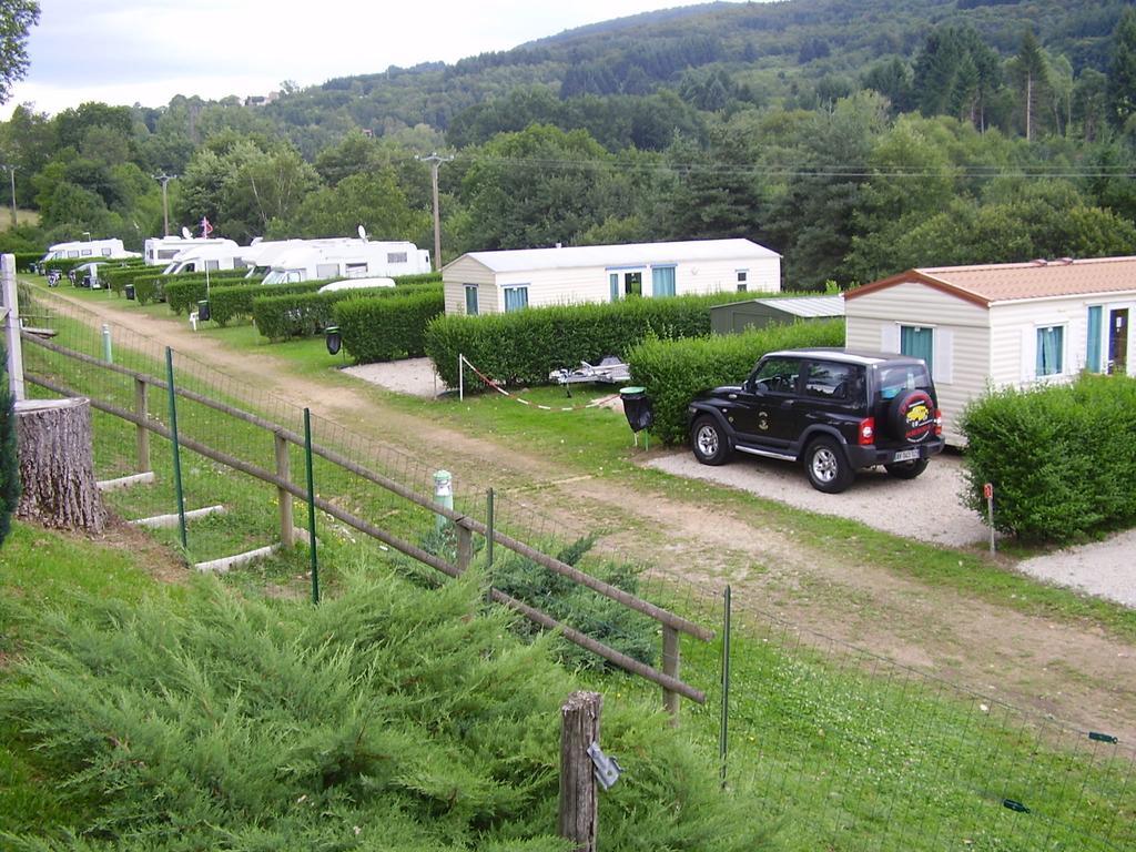 Camping " Le Grun De Chignore" Vollore-Ville Exterior photo