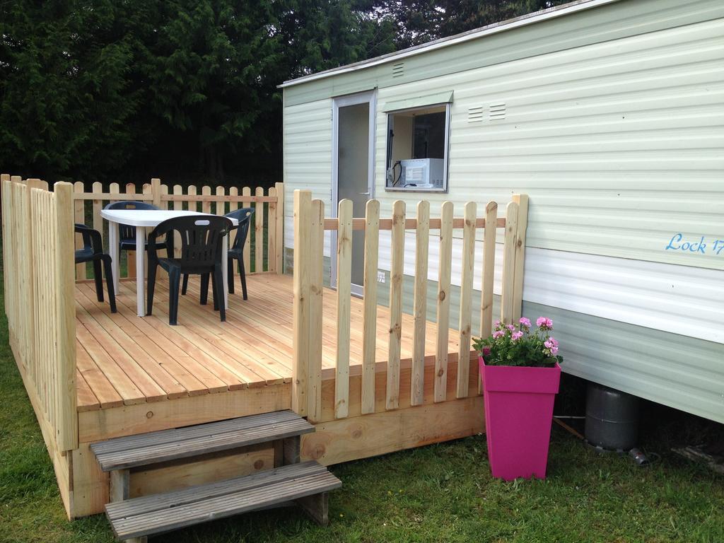 Camping " Le Grun De Chignore" Vollore-Ville Exterior photo